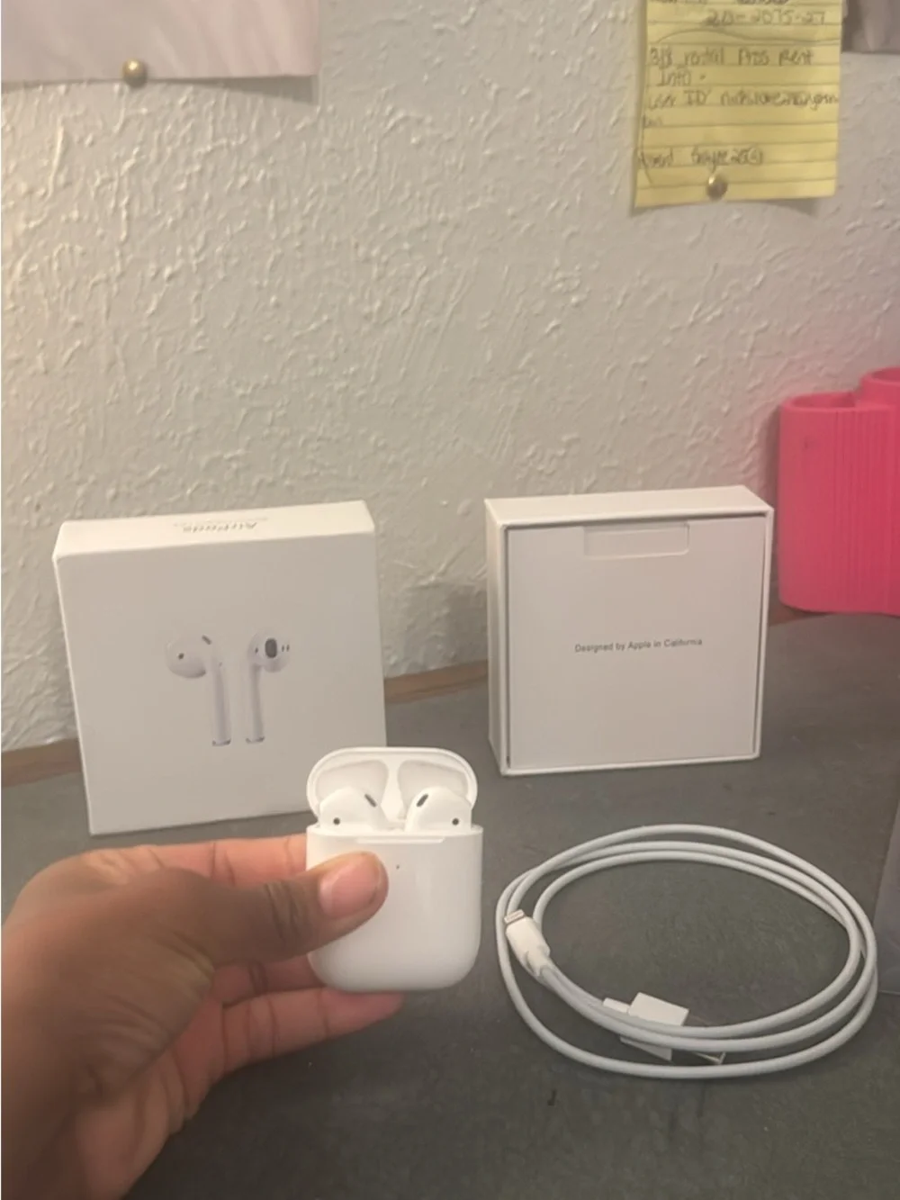 Apple White Wireless Earbuds with Charging Case Artwork